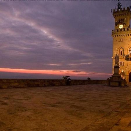 Hotel La Rocca Сан-Марино Экстерьер фото