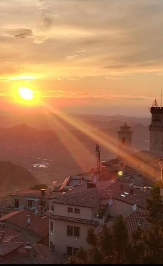 Hotel La Rocca Сан-Марино Экстерьер фото
