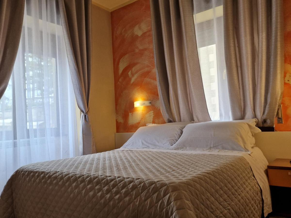Hotel La Rocca Сан-Марино Экстерьер фото