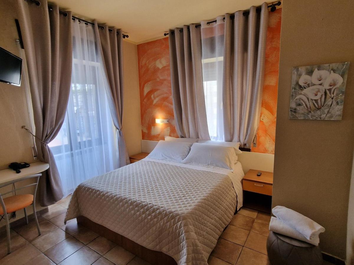 Hotel La Rocca Сан-Марино Экстерьер фото