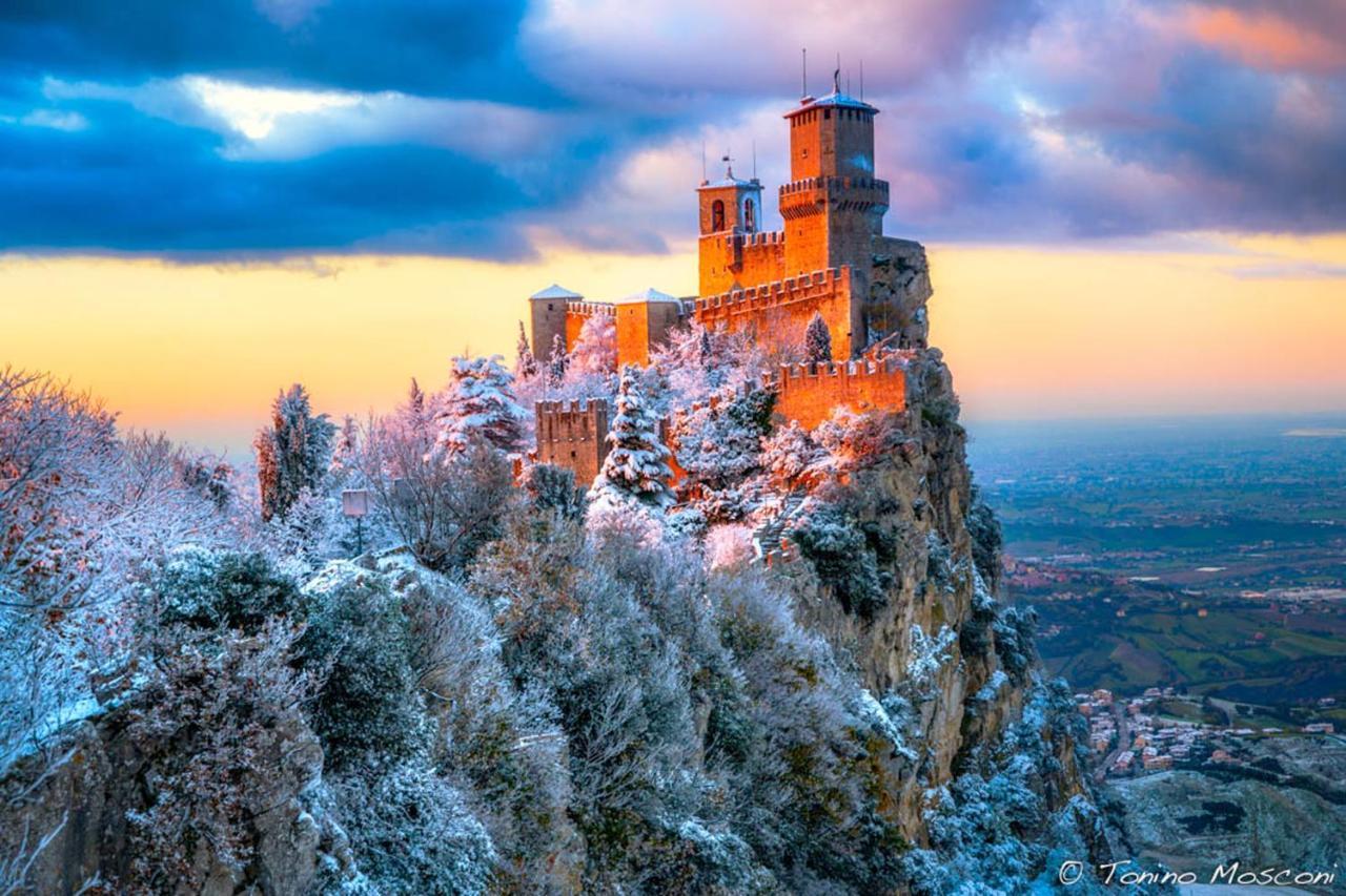 Hotel La Rocca Сан-Марино Экстерьер фото
