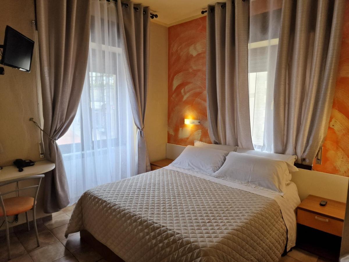 Hotel La Rocca Сан-Марино Экстерьер фото
