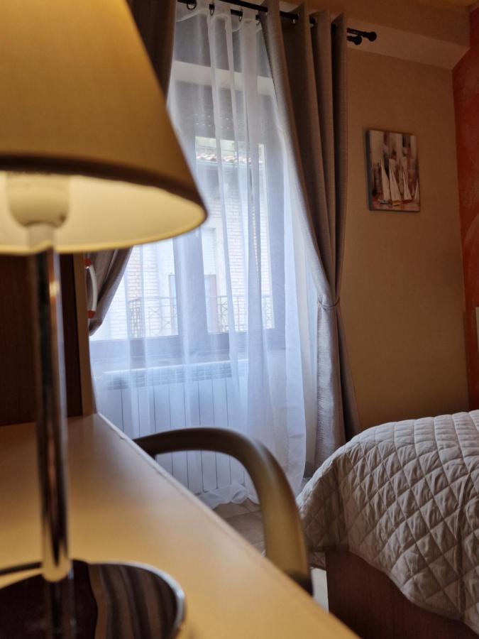 Hotel La Rocca Сан-Марино Экстерьер фото