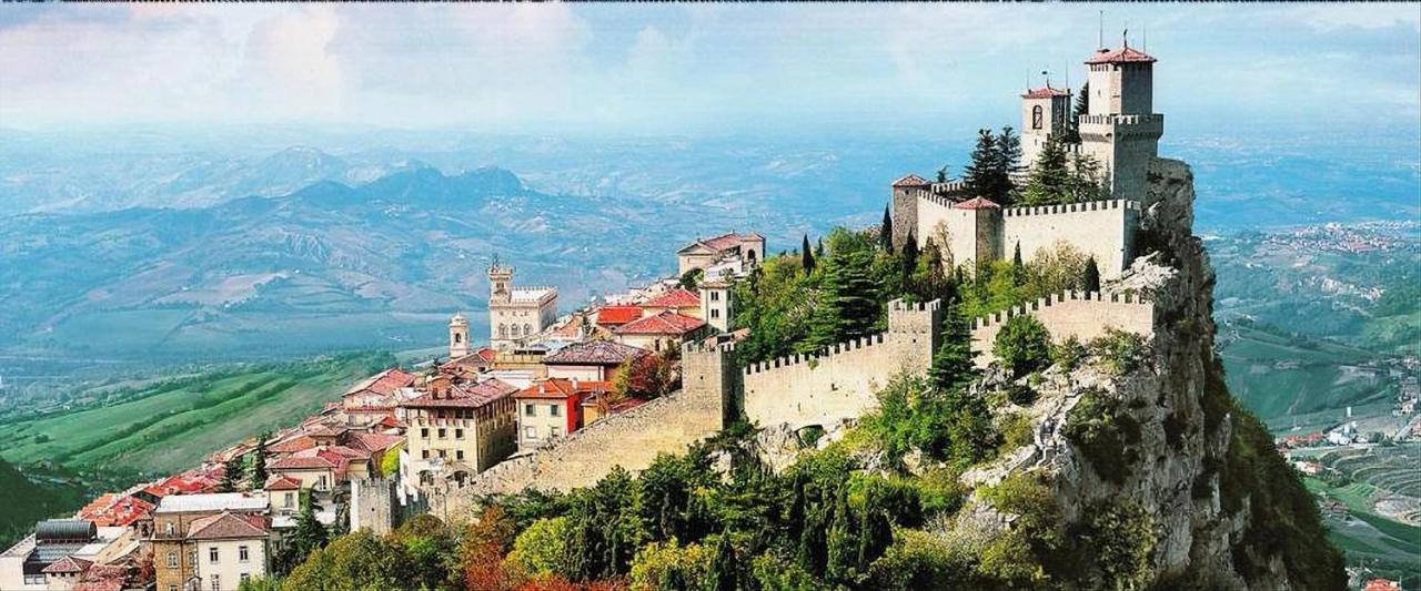 Hotel La Rocca Сан-Марино Экстерьер фото
