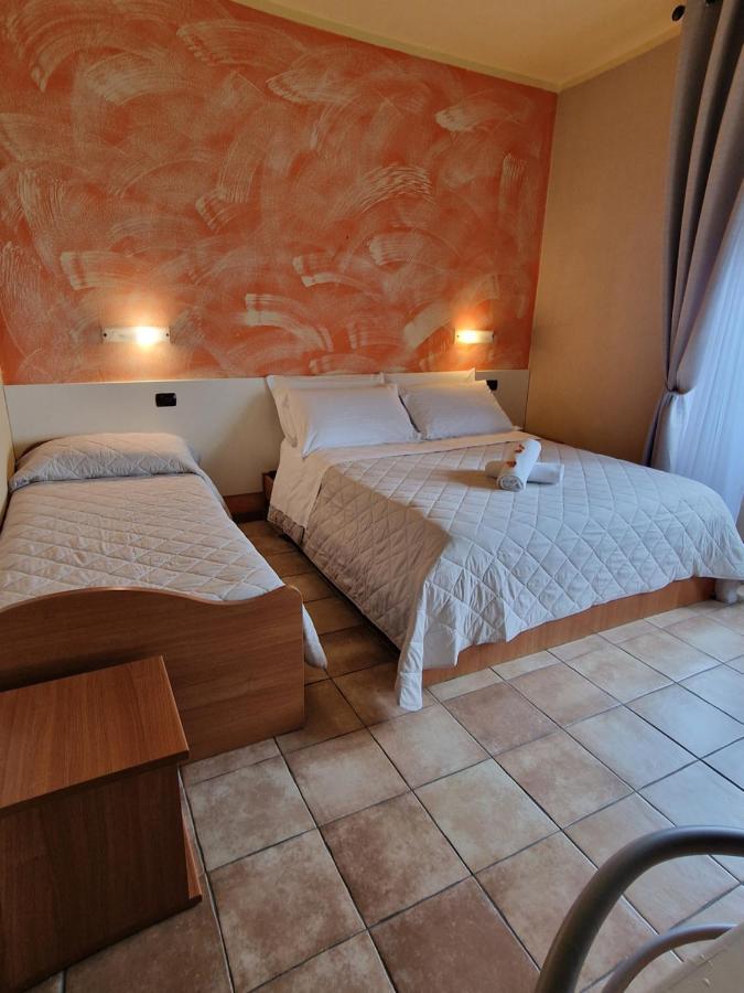 Hotel La Rocca Сан-Марино Экстерьер фото