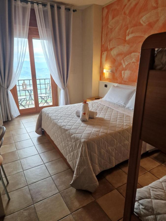 Hotel La Rocca Сан-Марино Экстерьер фото