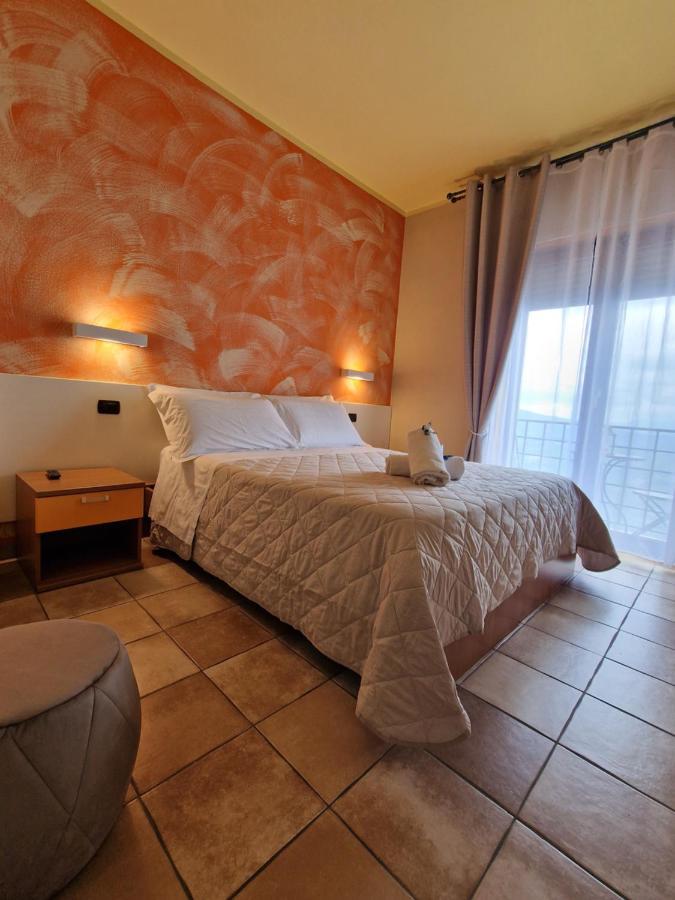 Hotel La Rocca Сан-Марино Экстерьер фото
