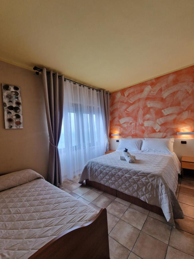 Hotel La Rocca Сан-Марино Экстерьер фото