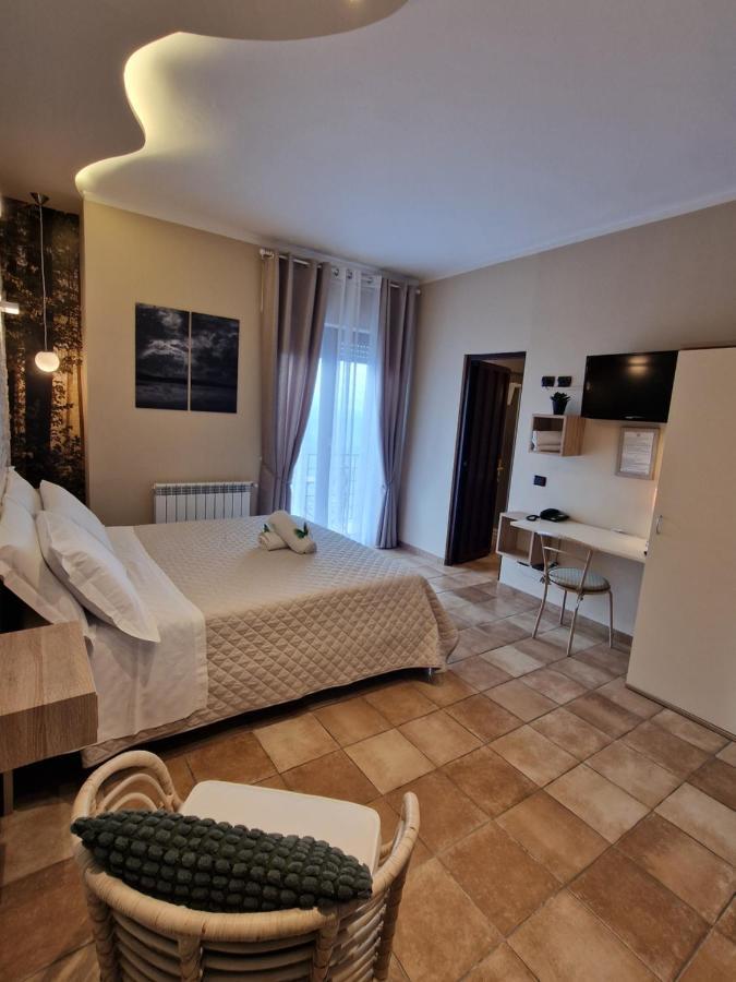 Hotel La Rocca Сан-Марино Экстерьер фото