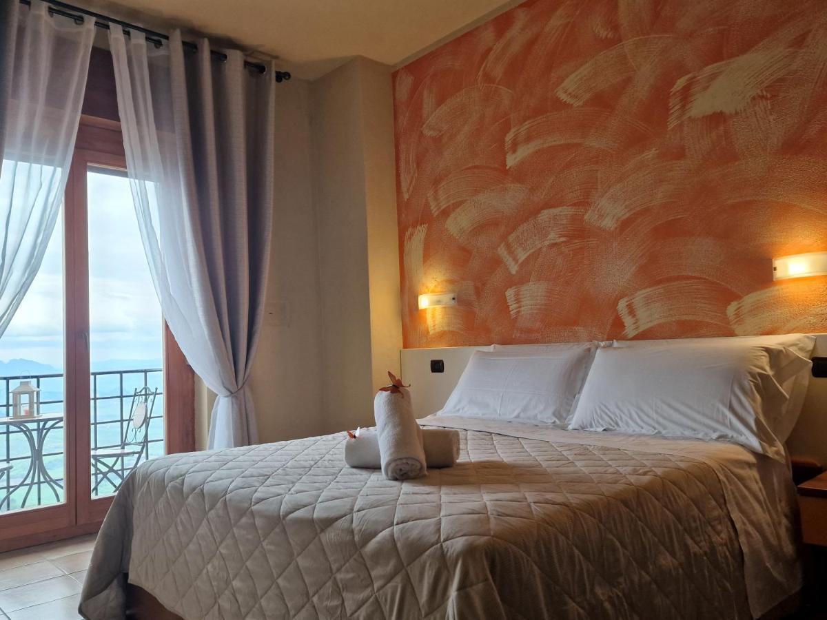 Hotel La Rocca Сан-Марино Экстерьер фото