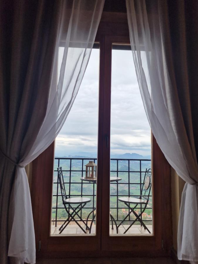 Hotel La Rocca Сан-Марино Экстерьер фото