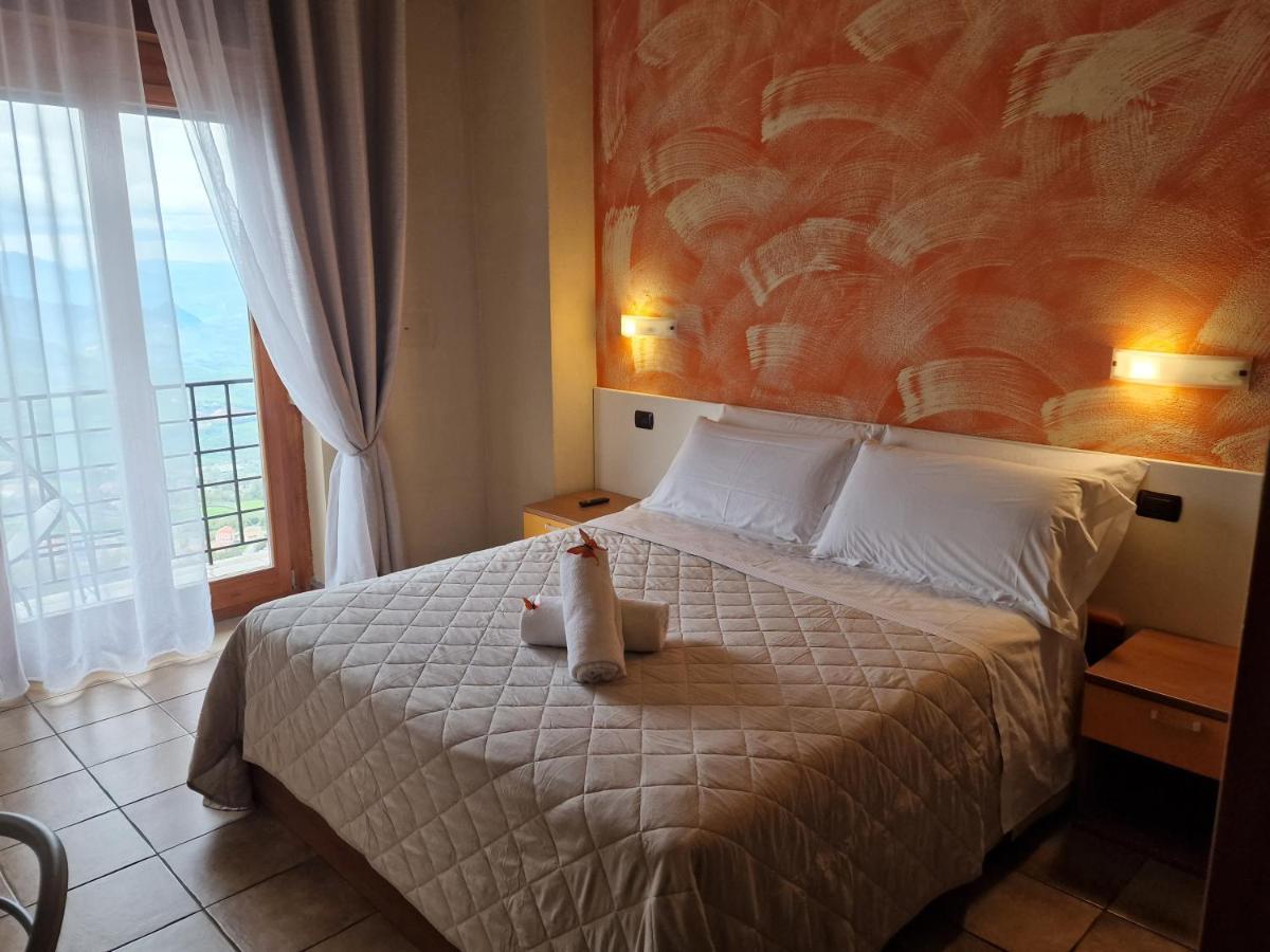 Hotel La Rocca Сан-Марино Экстерьер фото