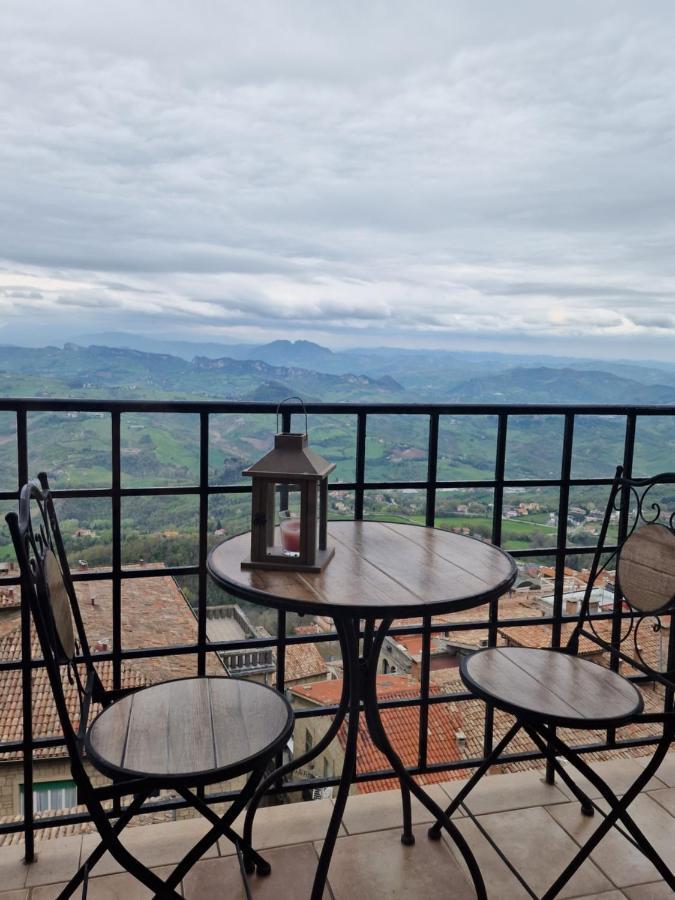 Hotel La Rocca Сан-Марино Экстерьер фото