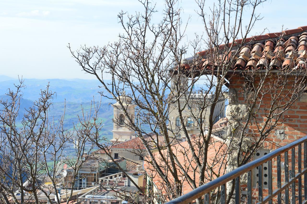 Hotel La Rocca Сан-Марино Экстерьер фото